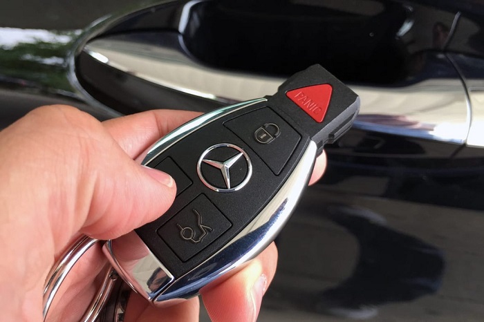 chìa khóa xe Mercedes 2