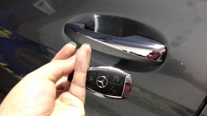 chìa khóa xe Mercedes 3